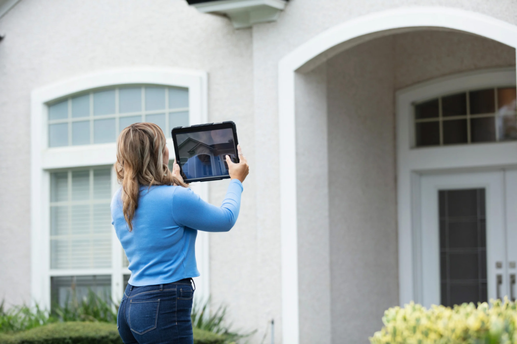 Home appraiser evaluating a property for a Las Vegas home purchase