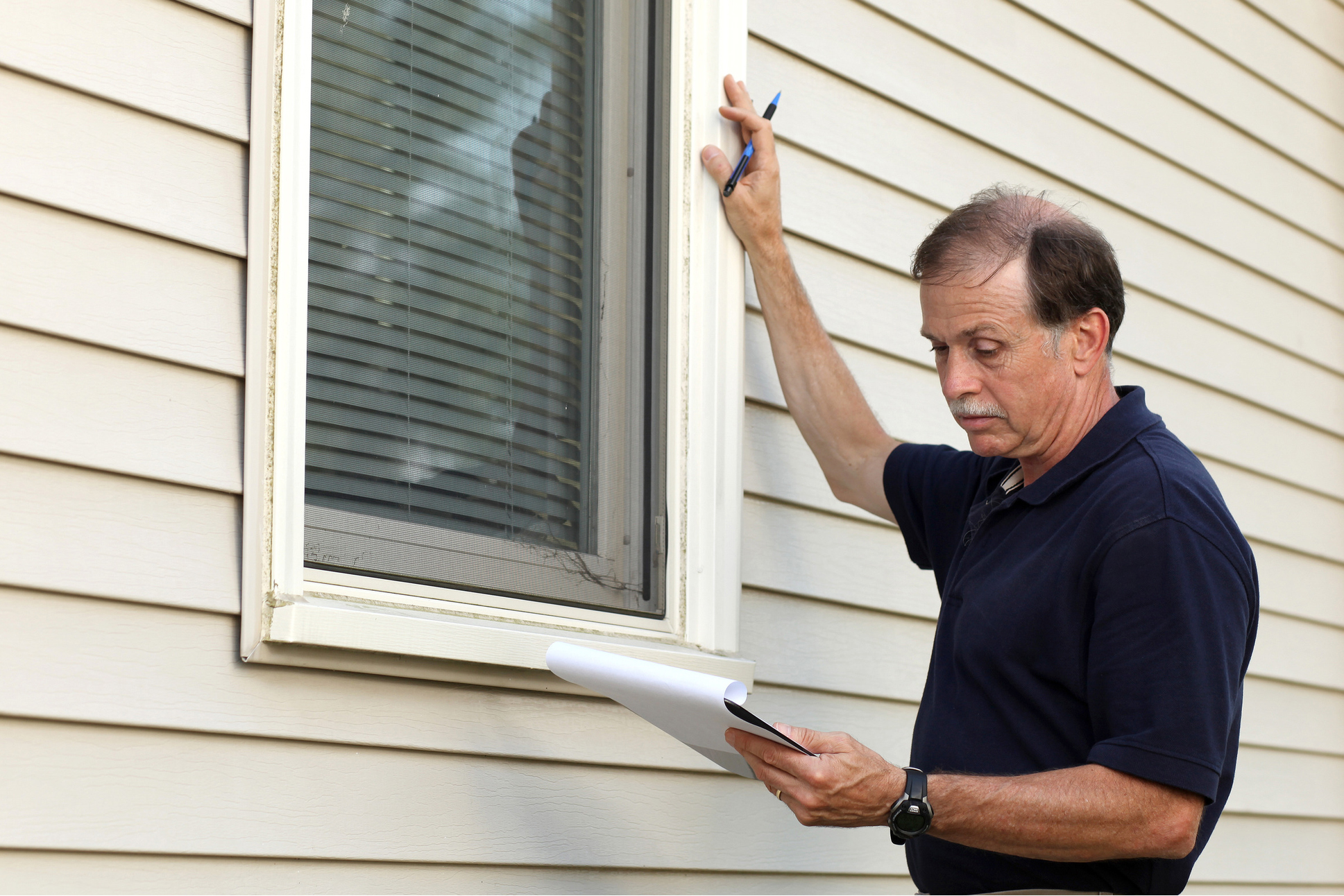 Home inspector examining the exterior of a house during a Las Vegas home purchase